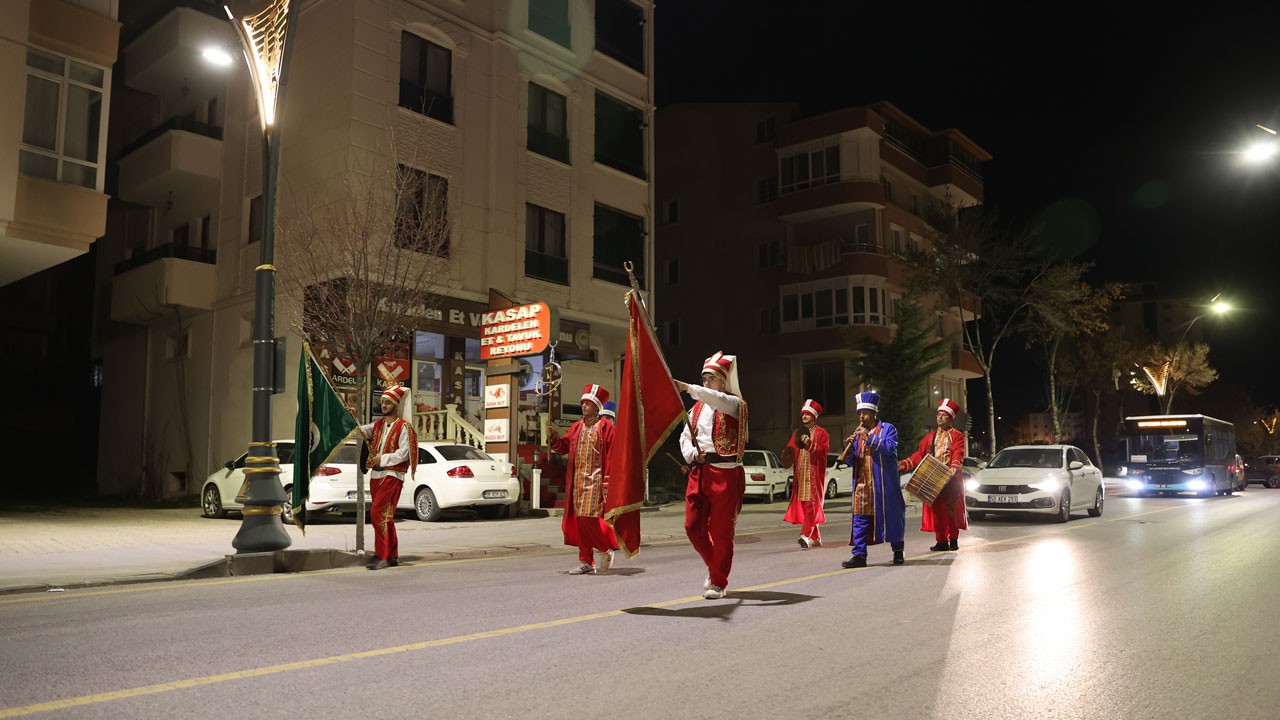 Sahurda mehter sürprizi: Vatandaşlar marşlarla uyandı!