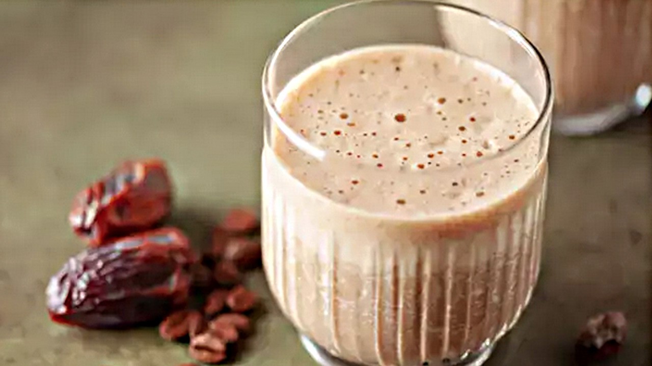 İftar ve sahurun vazgeçilmezi sütle karışan hurma açlığa meydan okur, çaresi sıcak suda