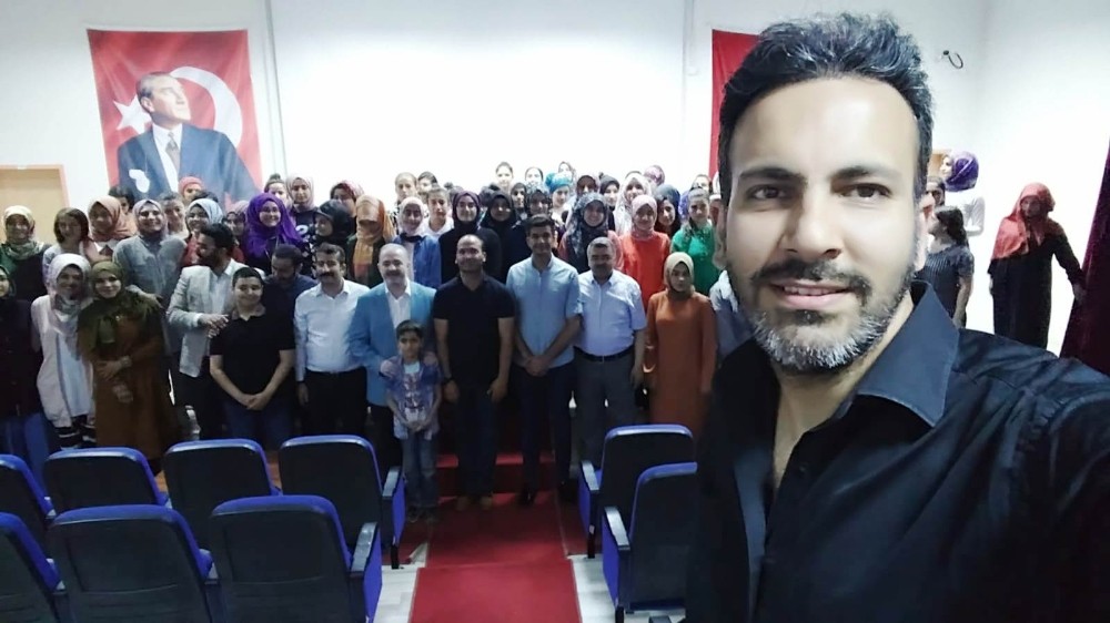 Şair yazar Hakan Pütün liseli gençlerle buluştu 