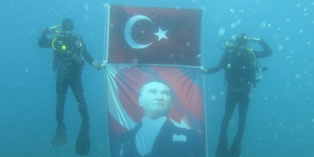 SAK jandarma timi, Ege'de 30 Ağustos'u böyle kutladı