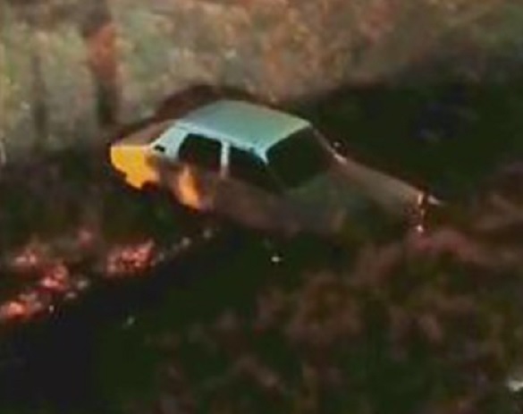 Şaka değil gerçek! Gece evin önüne park etti sabah öyle bir yerde buldu ki