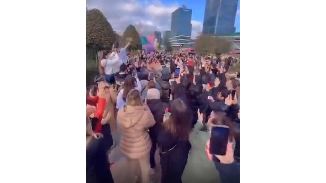 Şaka değil gerçek: İsrail destekçileri İstanbul’da kutlama yaptı! Bu Pehlevileri sınır dışı edin!