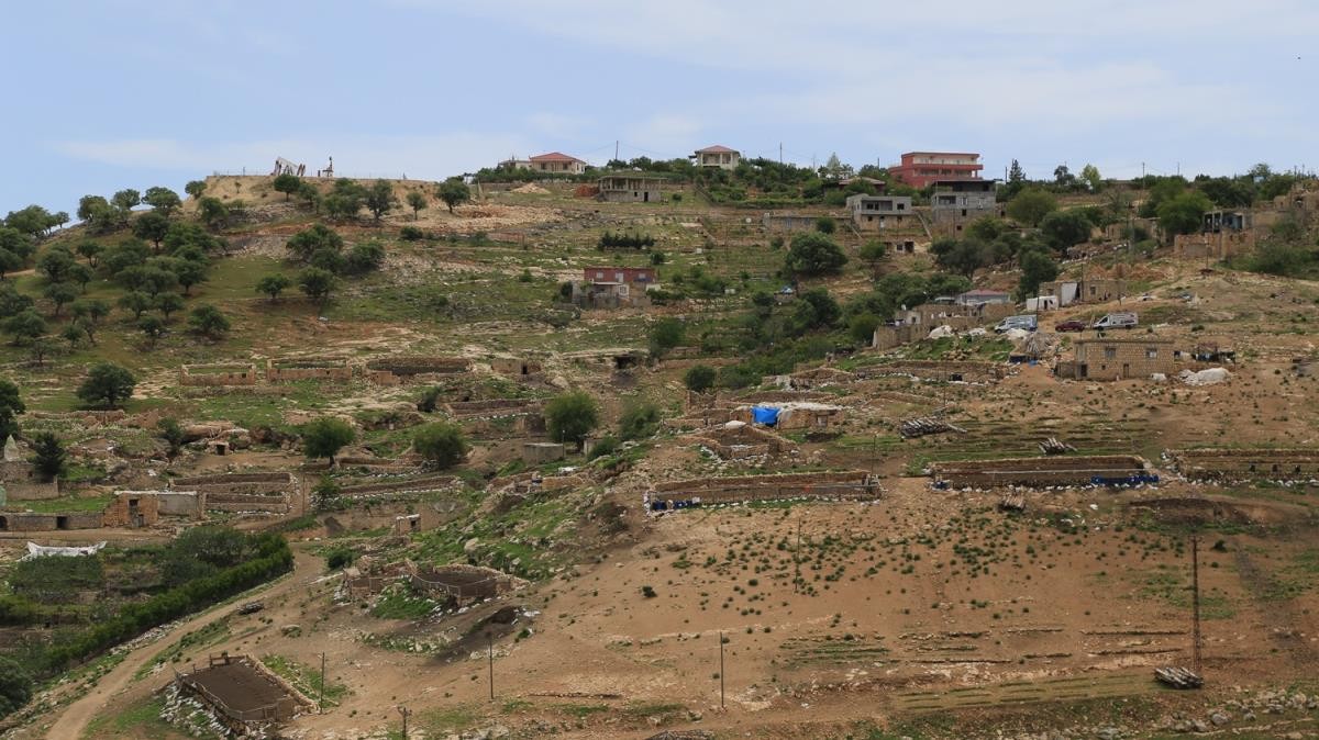 Şaka gibi ama gerçek! Bu köyde petrol çıkar diye su kuyusu açılamıyor