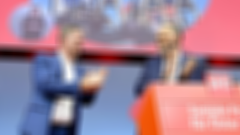 Şaka gibi! Oylar yanlış sayıldı, o parti, yanlış adayı genel başkan seçti