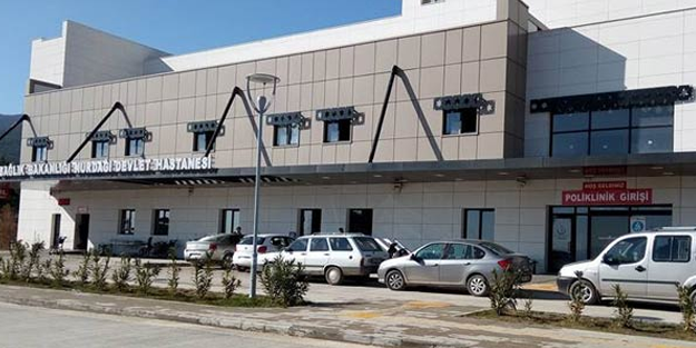 Şaka yapmak isterken 1 aylık eşini öldürdü