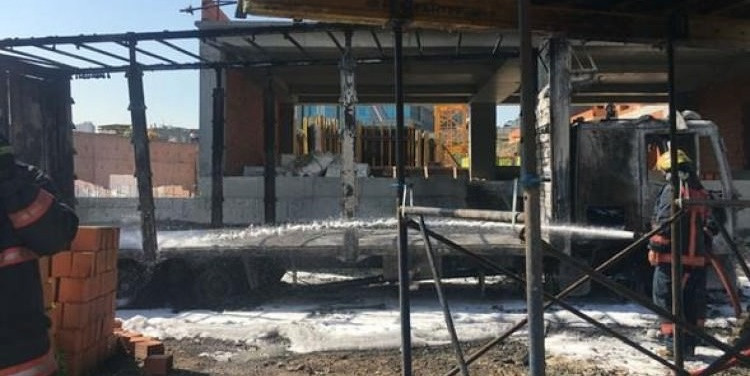 Şaka yüzünden kamyonu yaktılar!