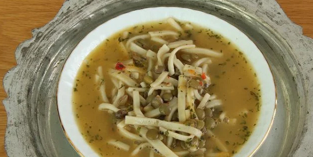 Sakala çarpan çorbası tarifi nasıl yapılır? (dul avrat) İsmiyle merak uyandırıyor tadıyla şifa dağıtıyor! Hemen hazır pratik