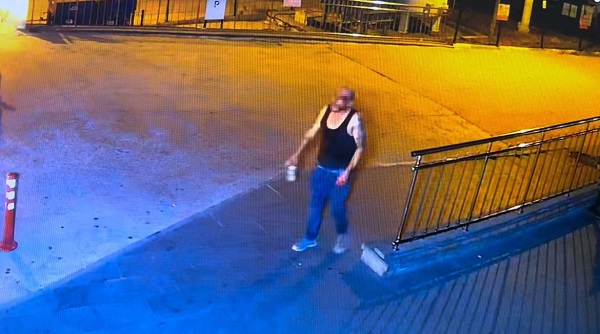 Sakar hırsız iş başında! Önce çaldı sonra balkondan böyle düştü