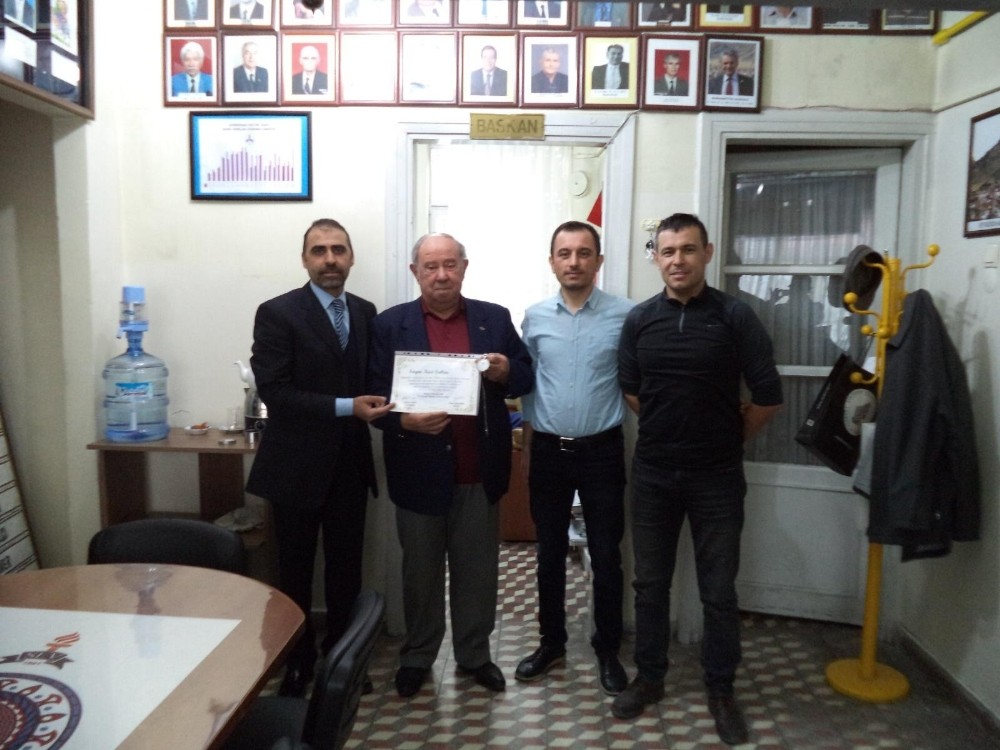 Şakar’a onur belgesi 