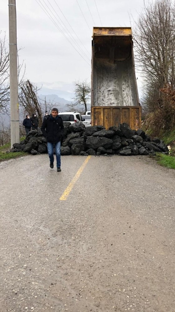 Sakarya ile Düzce arası bağlantı yolları kaylarla kapatıldı 
