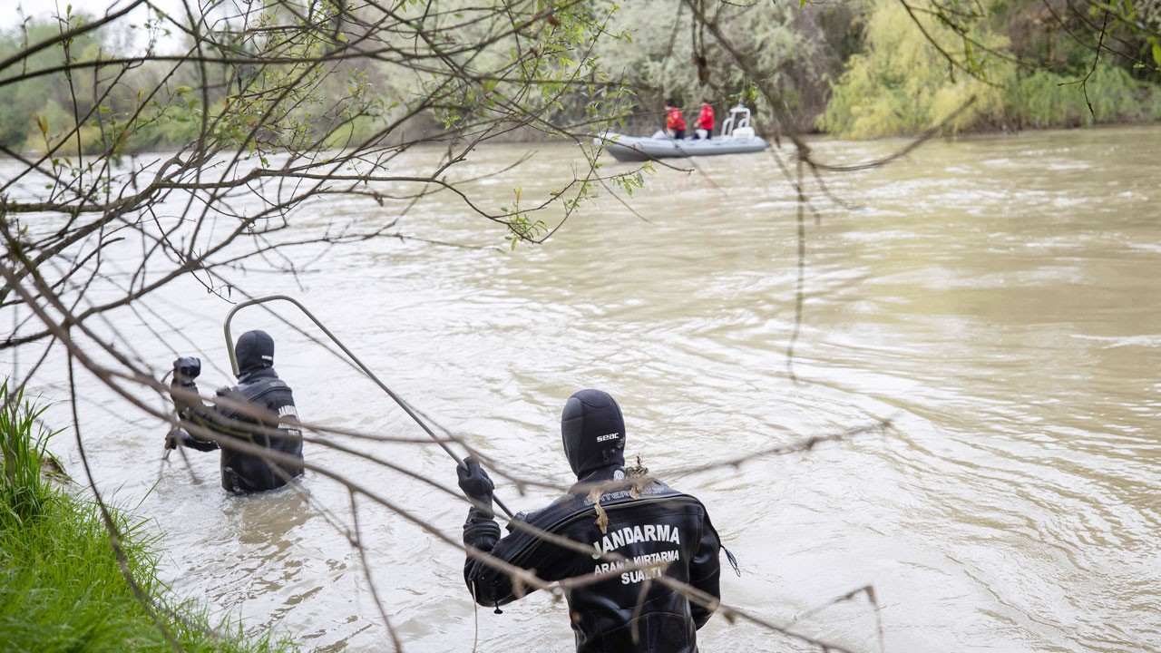 Sakarya Nehri'nde kaybolan 6 yaşındaki Ahmed'i arama çalışmaları sürüyor