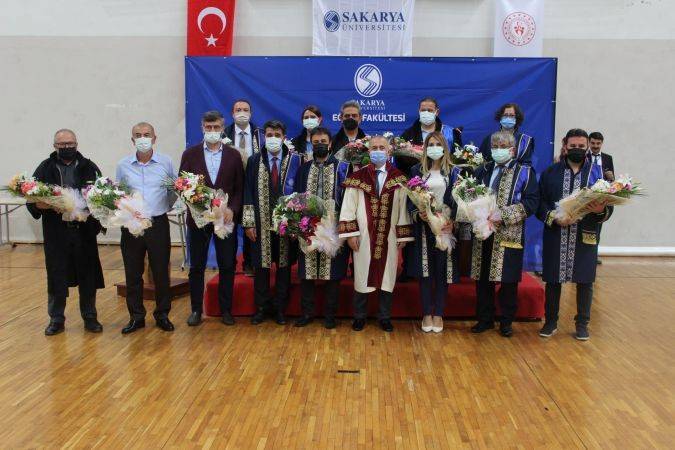 Sakarya Üniversitesi Eğitim Fakültesi’nde mezuniyet coşkusu