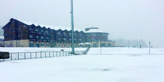 Batı'da iki ilimize kar yağdı