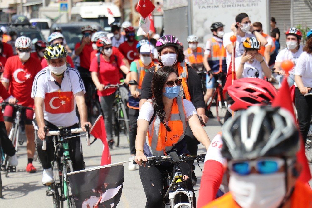 Sakarya’da, 19 Mayıs bayramı kapsamında caddelerde pedal çevirdiler 