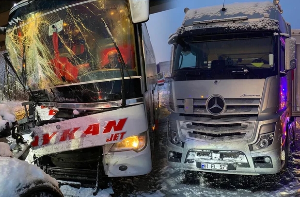 2 otobüs ve TIR birbirine girdi!