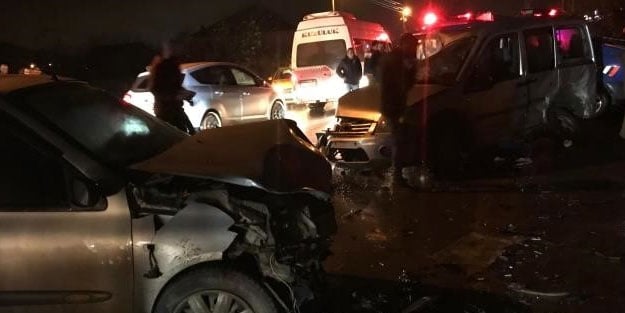 Sakarya'da 3 araç birbirine girdi: 4 yaralı