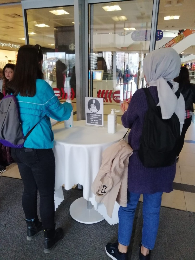 Sakarya’da AVM’den dezenfektanlı korona önlemi 