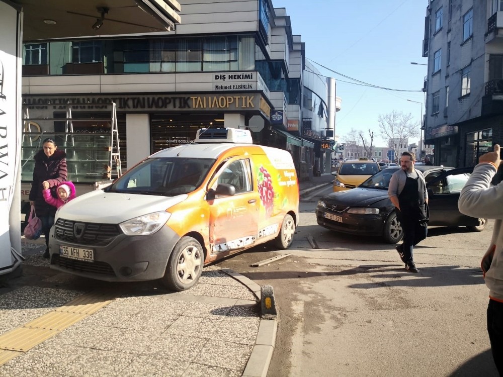 Sakarya’da aynı sokak üzerinde 1 haftada 3 kaza meydana geldi 