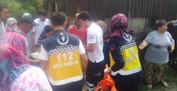 Sakarya'da balkon çöktü, baba- oğul zemine çakıldı