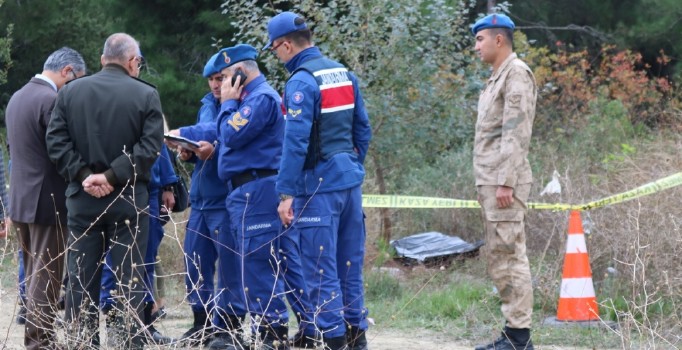 Sakarya'da bıçaklayıp yol kenarına attılar; Erkek öldü, kadın ağır yaralı