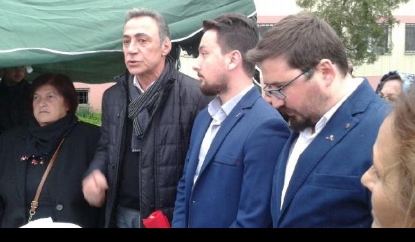 Sakarya'da CHP'nin standına saldırı