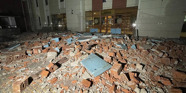 Sakarya'da depremde kaç yapıda hasar oluştu? Vali'den açıklama