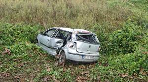 Sakarya'da devrilen otomobildeki 4 kişi yaralandı