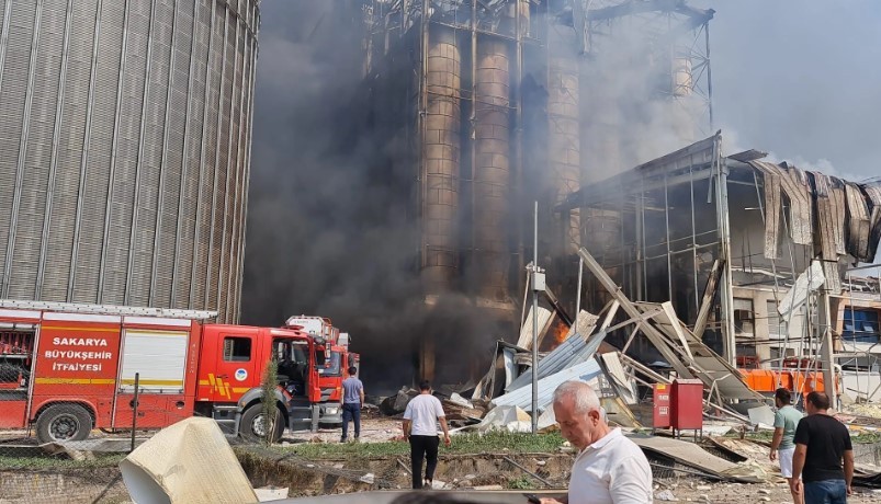 Sakarya'da fabrikada patlama meydana geldi! İşte olay yerinden ilk görüntüler!