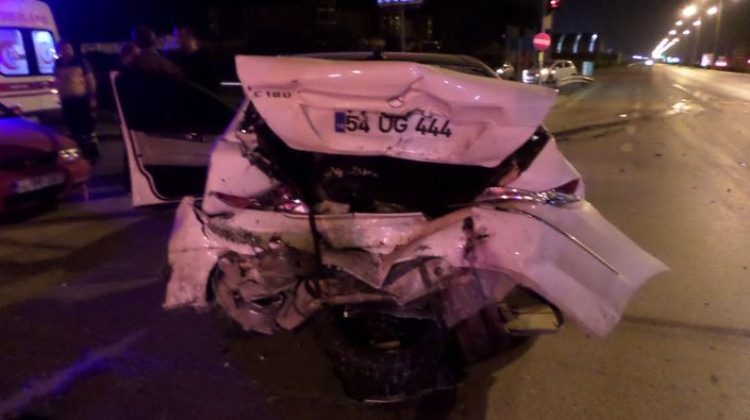 Sakarya’da feci kaza! 2 yaralı
