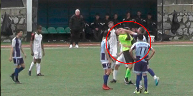 Sakarya'da kırmızı kart gösteren hakeme yumruk atan futbolcunun cezası açıklandı