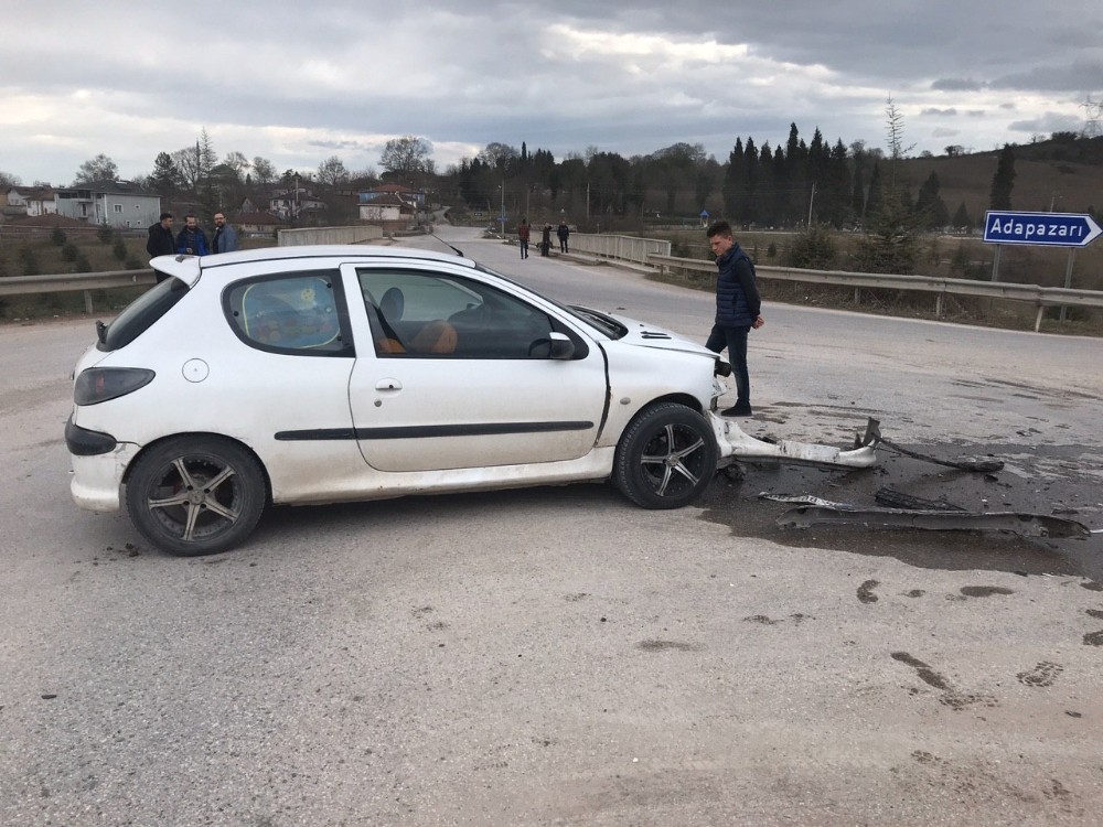 Sakarya’da iki otomobil çarpıştı: 6 yaralı 