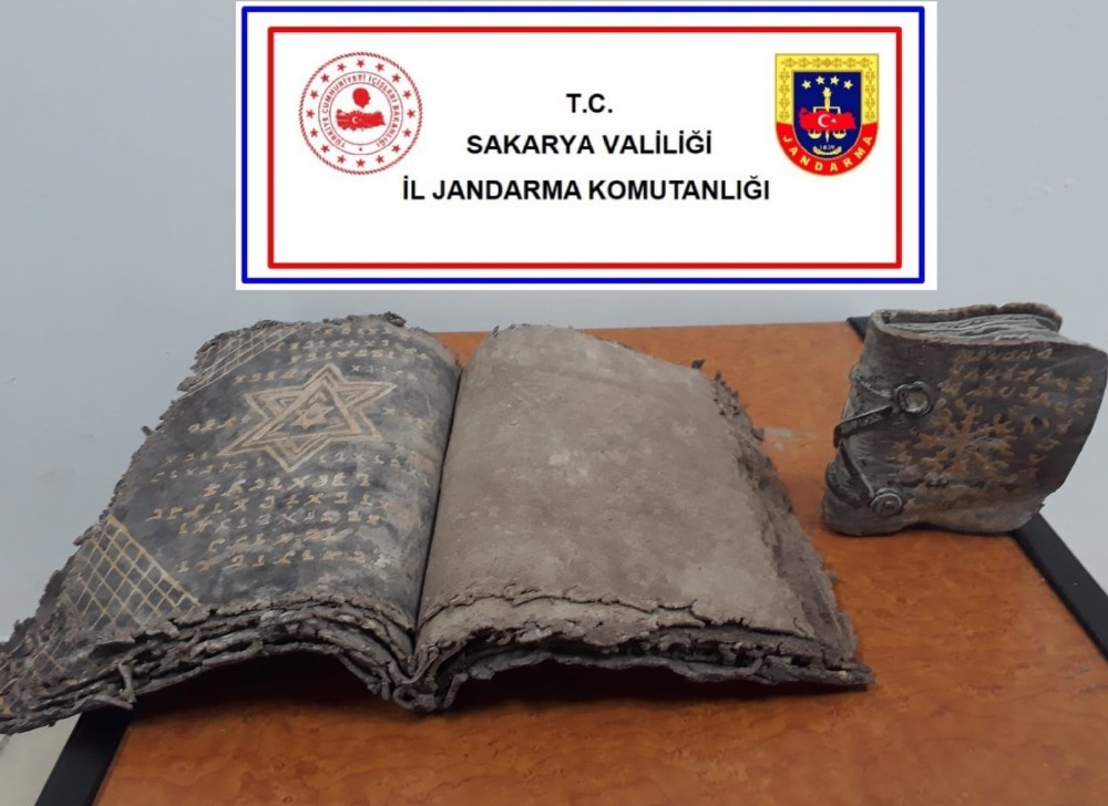 Sakarya’da iki tarihi Tevrat ele geçirildi: 6 gözaltı 