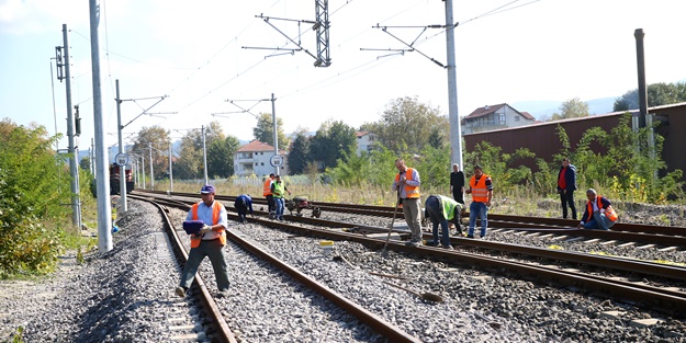 Sakarya'da iki tren çarpıştı