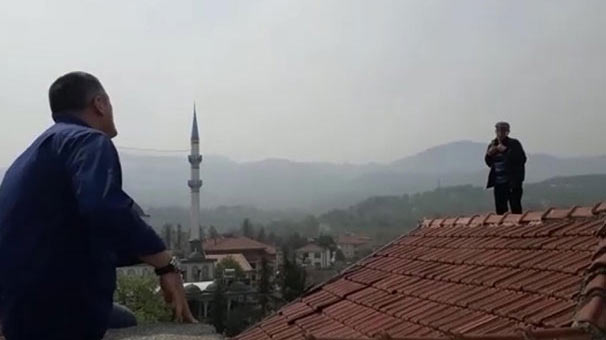 Sakarya'da imzaya gitmeyi unuttu, tutuklama kararı çıkınca çatıya çıktı