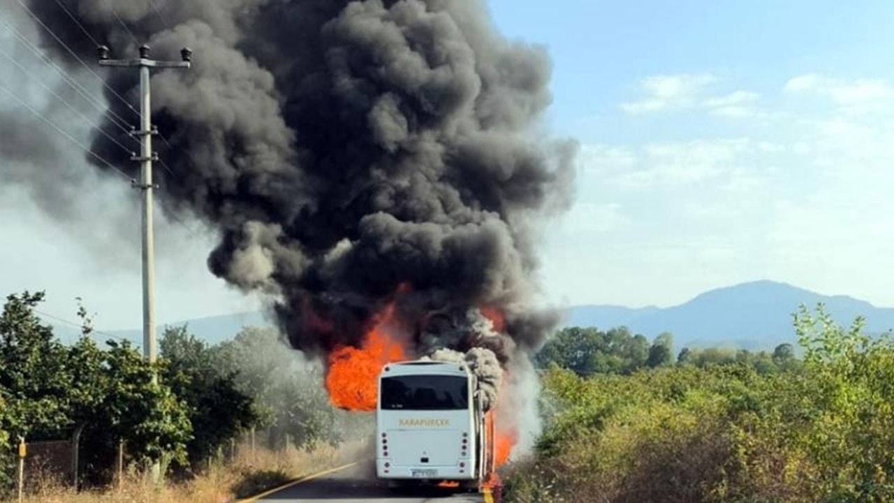 Sakarya’da işçi servisi alev alev yandı