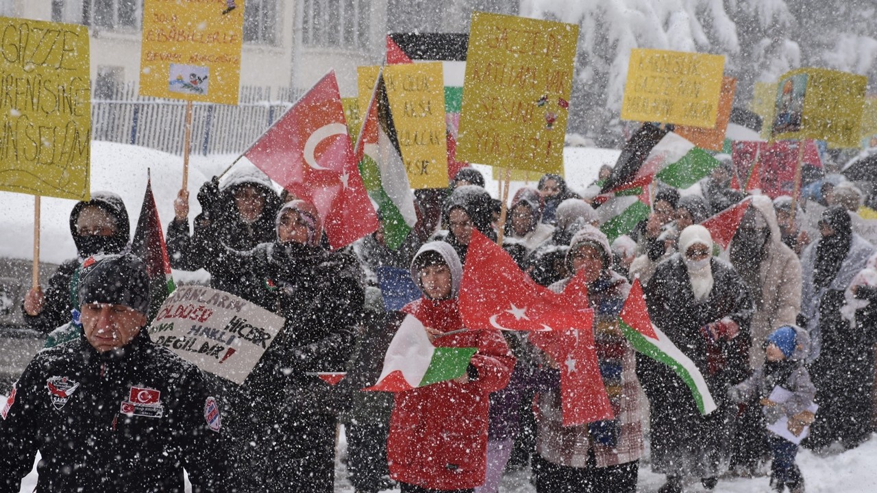 Sakarya’da kar altında ‘Gazze Direnişine Destek’ mitingi
