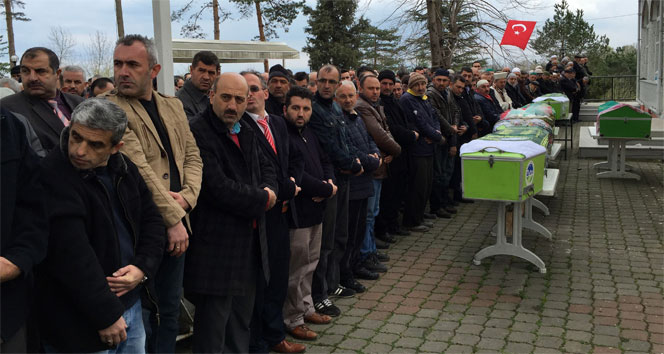 Sakarya'da kazada ölen 5 kişilik aile toprağa verildi
