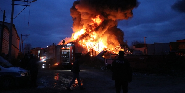 Sakarya’da korkutan yangın
