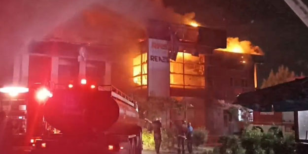 Sakarya'da kozmetik fabrikasında yangın