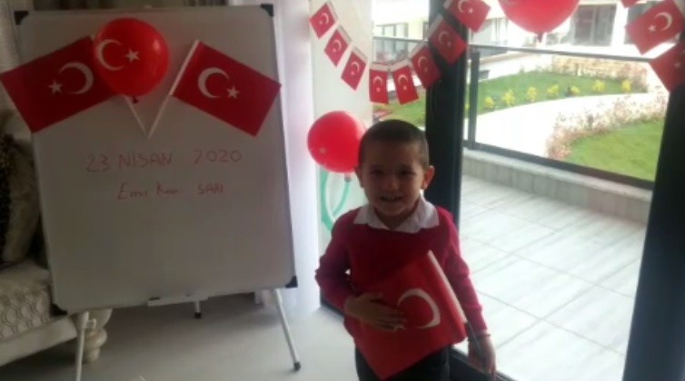 Sakarya’da miniklerin evlerinde 23 Nisan coşkusu 