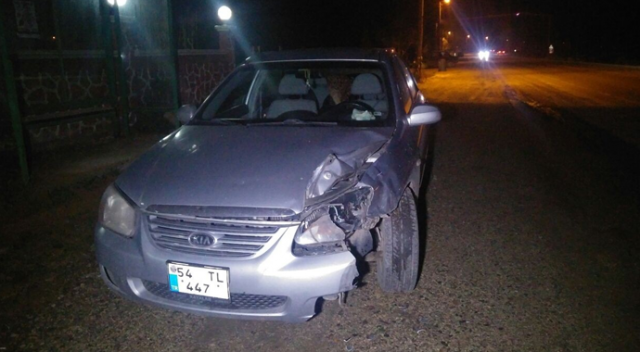 Sakarya'da motosiklet otomobile çarptı: 2 kişi yaralı