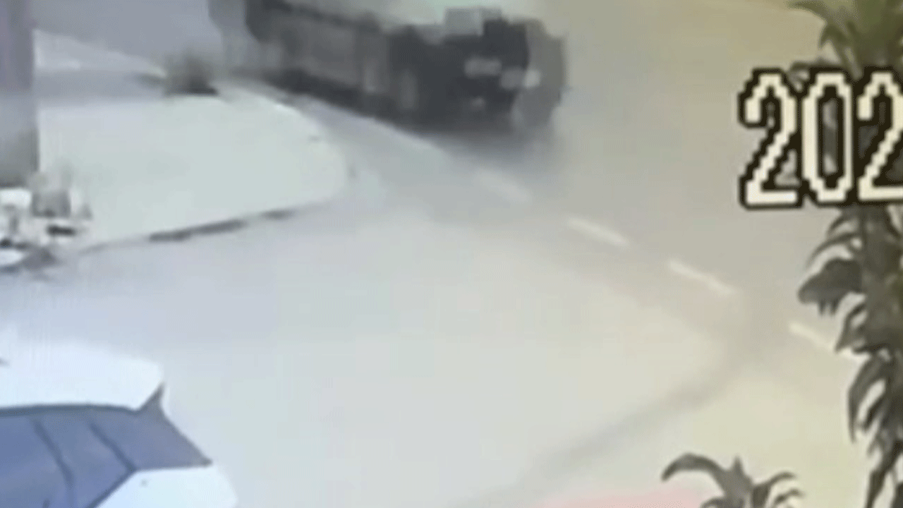 Sakarya'da motosiklet sürücüsünün öldüğü kazanın görüntüsü ortaya çıktı!