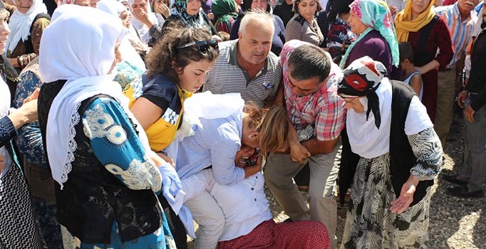 Sakarya'da ölen fındık işçilerinin cenazesinde feryadlar yürekleri sızlattı