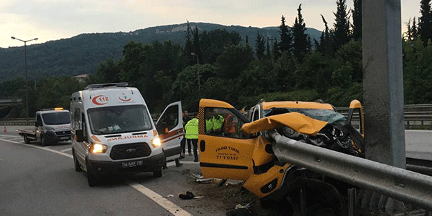 Sakarya'da ölümlü kaza! Bariyerlere ok gibi saplandı