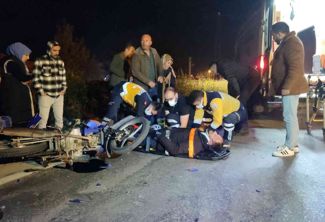 Sakarya'da otomobil ile motosiklet çarpıştı