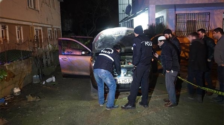 Sakarya'da otomobile pompalı tüfekle ateş ettiler