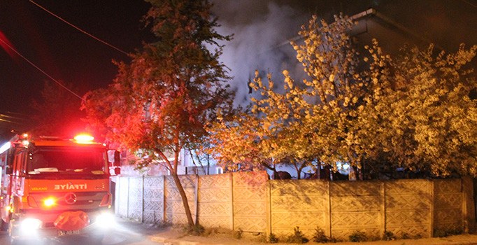 Sakarya'da sabaha karşı meydana gelen yangın korkuya neden oldu