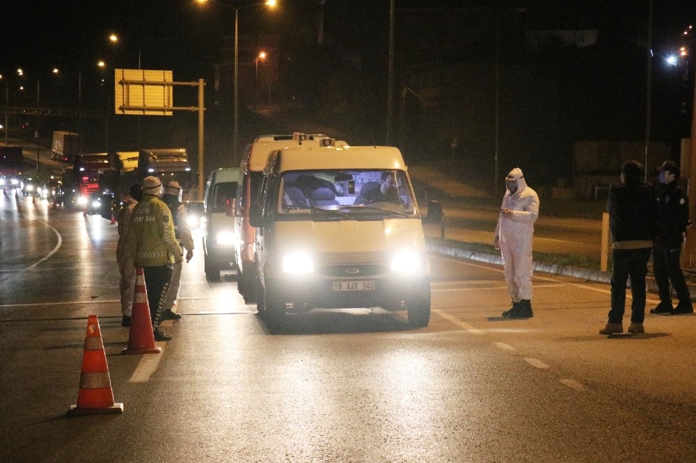 Sakarya’da şehir giriş ile çıkışları polis ve jandarma tarafından kapatıldı 