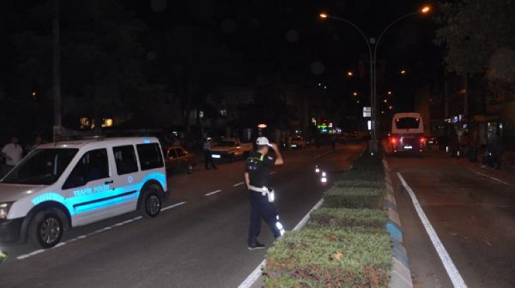 Sakarya'da sokakta karşılaştığı husumetlisini ayağından vurdu