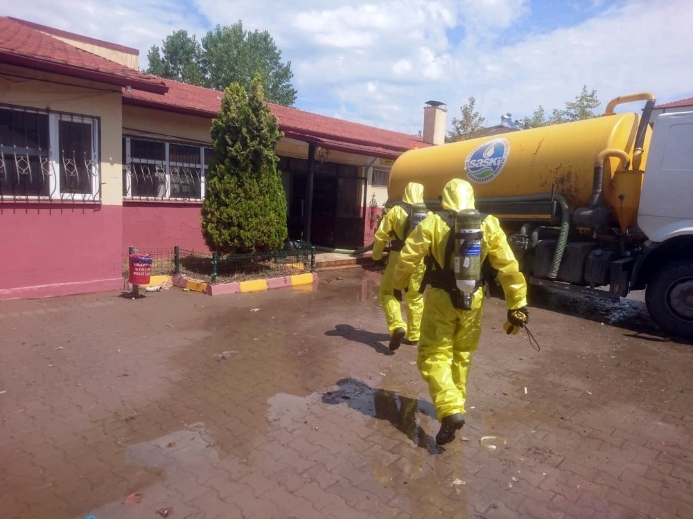 Sakarya’da su basan okulda kimyasal paniği 